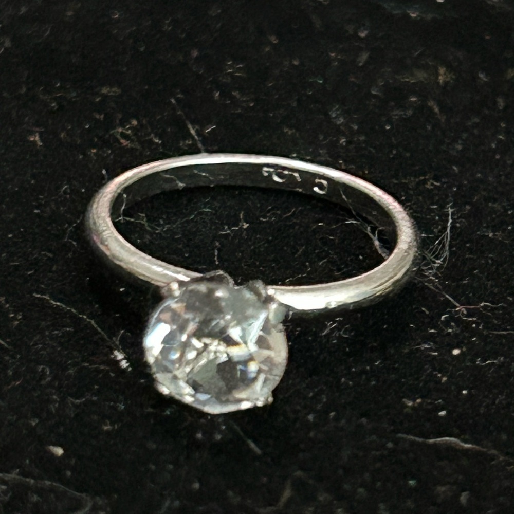 UNCAS Silver Ring with Clear Gemstone